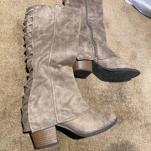 Suede boots